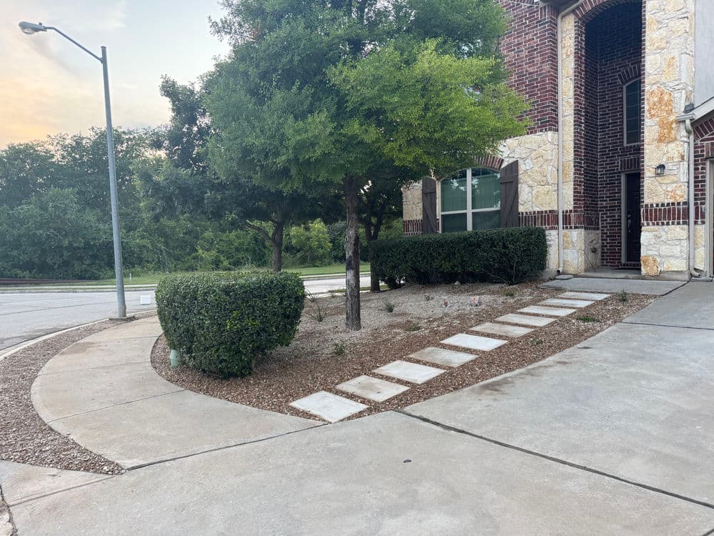 Gallery photos for Front Yard Landscaping in Georgetown, Tx : Image #4