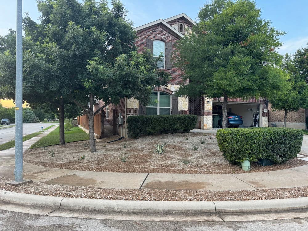 Gallery photos for Front Yard Landscaping in Georgetown, Tx : Image #3